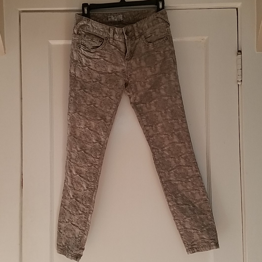 Free People gray lace print ankle skinny jeans